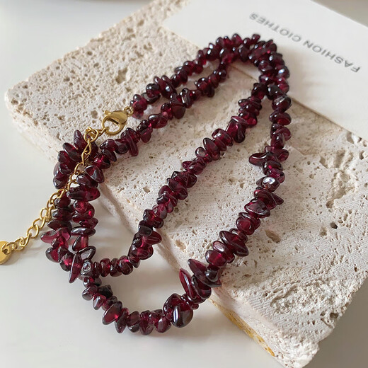 Baozha dark red garnet necklace 2024 new natural stone beaded sweater chain new Chinese style retro clavicle chain dark red necklace about 40cm+5.5cm