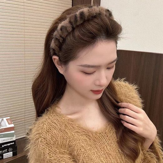 Shusu big wave leopard print plush headband high skull Korean lace teeth anti-slip hair pressure autumn and winter face wash headband broken hair arrangement leopard print plush headband light color