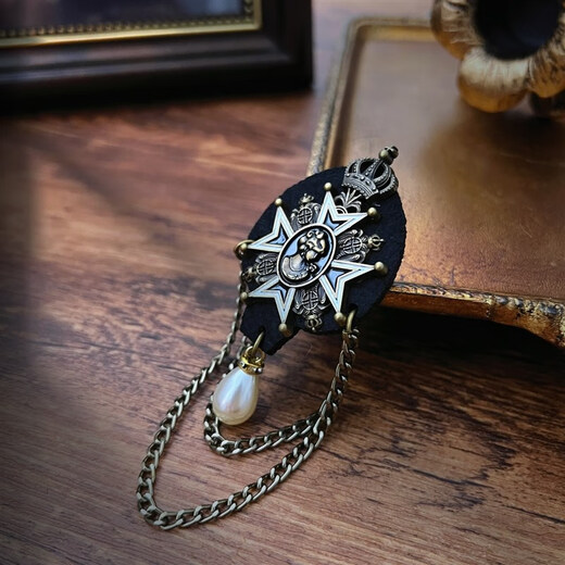 Strong Silver Japanese Fashion British Style Badge Men's Suit Breastplate Ribbon Medal Crown Pin Korean Retro Flying Eagle Brooch Bee + Ribbon