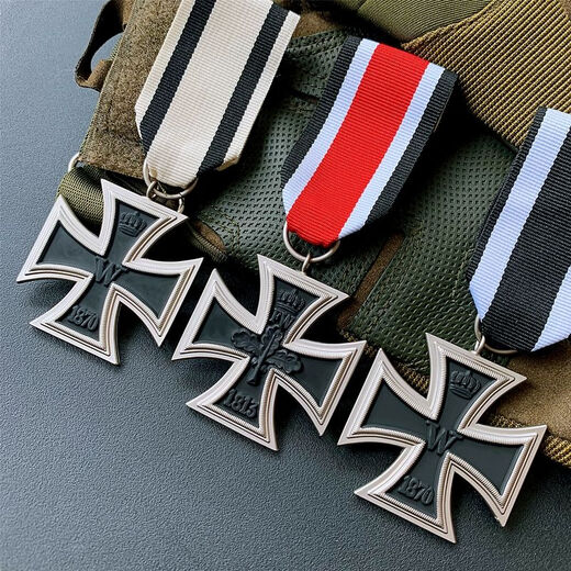 Retro Iron Cross Medal COS German Badge Brooch Metal Pendant Trend Iron Cross Red Simple Dress