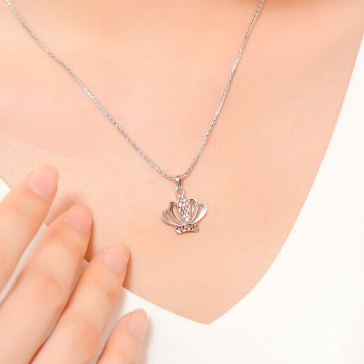 Yuan Shengfu's new PT950 high-quality fashion crown platinum pendant, shiny and versatile platinum pendant, 2.95 grams