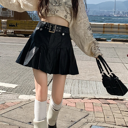 Changluzhu Jupe courte en cuir noir pour femmes, petite jupe en cuir plissée en ligne courte à taille haute hauteur 2025 printemps et automne jupe à demi-corps jupe noire courte (avec ceinture) 9926 Single Taille S