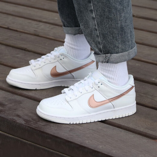 NIKE耐克男女鞋新款DUNK LOW复古滑板鞋 运动休闲鞋DH9765_100 白-金属红 35.5