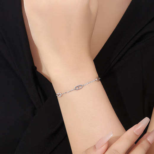 Yuan Shengfu's new PT950 simple and versatile pig nose platinum bracelet, authentic and fashionable women's platinum bracelet, 4.12 grams, length 15.5-17.5CM