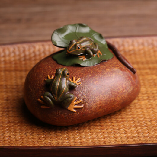 Hundred-year-old Yixing original ore purple clay tea pet ornament frog can be raised by the famous master Chen Zhen fully handmade tea play creative Kung Fu tea set with collection certificate