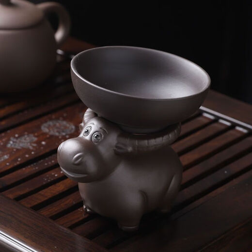 Enshou traces purple sand buffalo tea pet ornaments cow turns to heaven and earth tea play zodiac cow boutique tea tray tea from treasure cute and can be raised purple sand buffalo (black)