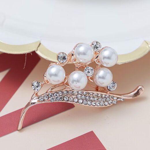 Aopiao versatile flower brooch, suit corsage, cardigan pin, shawl button accessories, gold