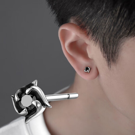 Gift four-leaf clover earrings for men S925 silver niche trendy pierced earrings for men and women birthday gift for boyfriend 925 silver four-leaf clover earrings single