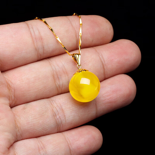 MUJUE Beeswax Amber Chicken Fat Yellow Round Bead Pendant 18K Gold Necklace Women's Transfer Bead Pendant Bead Diameter 11-12mm (Standard Style) Silver Chain