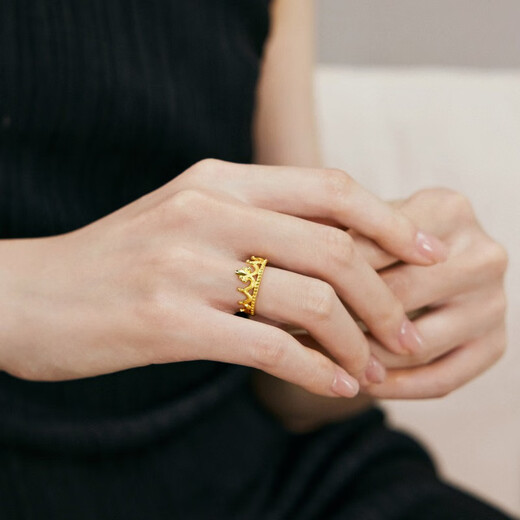 Chow Sang Sang Pure Gold Love Secret Series Crown Gold Ring Women's Open Ring 90226R Price 3.87g (including labor cost 160 yuan)