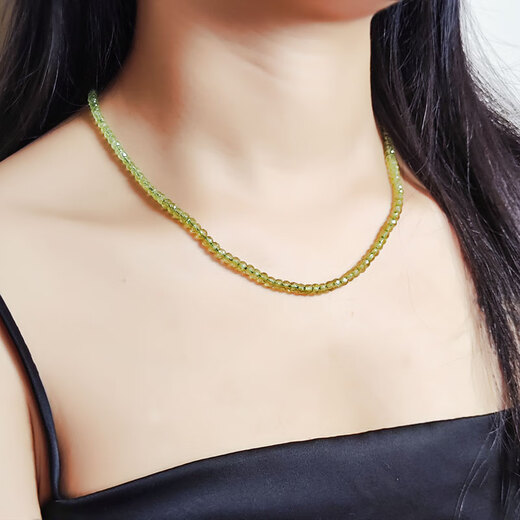 Her generation peridot necklace, faceted colored gemstone jewelry, clavicle chain, light luxury, high-end niche, 3*4MM peridot (860822)
