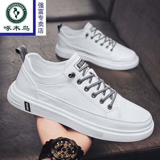 Zapatos de hombres transpirables para hombres de verano 2024 Nuevos deportes coreanos y zapatos de cuero casual zapatos pequeños zapatos de moda de un pie 695 blanco 39 código deportivo estándar
