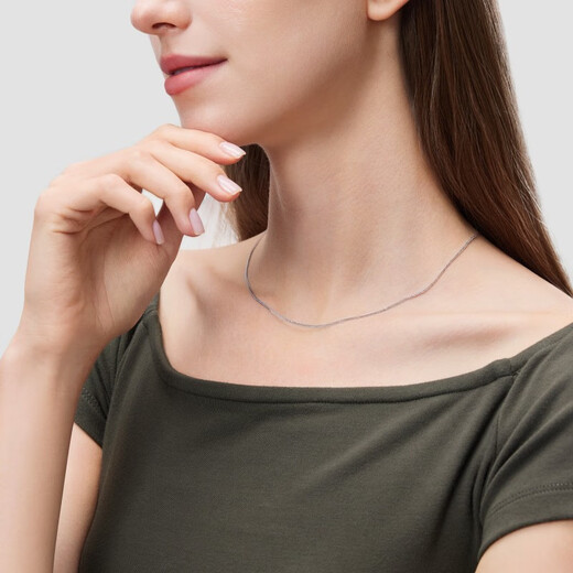 Chow Sang Sang White Chopard Chain 18K Gold Cable Necklace Plain Chain Neck Accessory Women's Versatile 94220N Pricing 47cm