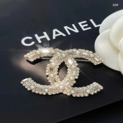 Pu Lian brooch, fragrant style, high-end fashion and luxury temperament, new corsage brooch, light luxury sweater coat, high-end suit accessories, Xiaoxiang C brooch, golden length, about 5.5cm