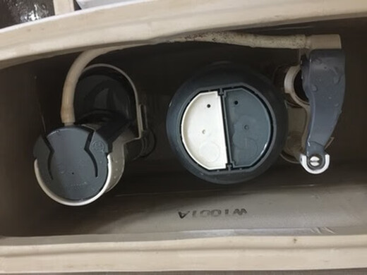 Ling Yuxun ACCESSIONNANTS DU TRAVAINEMENT DE TOIlet de toilette Poulou de noueur d'alimentation en eau Valve de vidange 1351 1431 1391 1001 Vanne de vidange (avec régénérateur en eau)