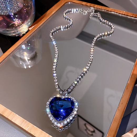 CLCEY Titanic Sapphire Heart of the Ocean Necklace Noble and Luxurious Diamond-Inlaid Oversized Sapphire Love Necklace Blue