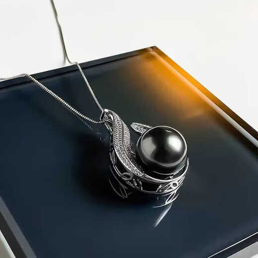 Platinum gray pearl pendant necklace niche light luxury French clavicle chain Tahiti gray trend Princess Windsor Z