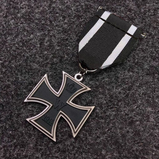 Retro Iron Cross Medal COS German Badge Brooch Metal Pendant Trend Iron Cross Red Simple Dress