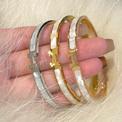 Hua Youxin Persimmon H letter ring bracelet for women, silver mother-of-pearl titanium steel bracelet, light luxury niche bracelet, exquisite jewelry, large H white mother-of-pearl bracelet, silver - titanium steel
