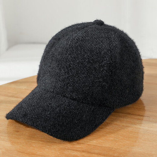 Nozhi mignon poilu automne et chapeau de baseball hiver