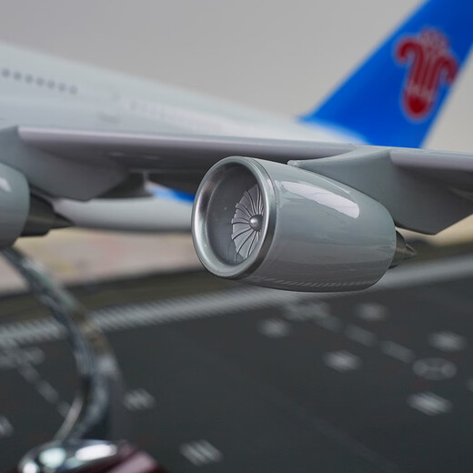 China Southern Airlines (CHINA SOUTHERN) China Southern Airlines cultural and creative aircraft model entry-level static model passenger aircraft model ornaments A380-73cm gift gift