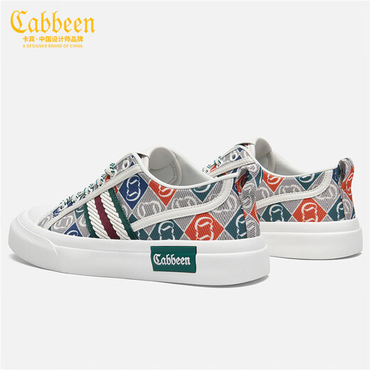 Carabin toile chaussures chaussures masculines pour les chaussures de planche décontractées respirant les chaussures de couleur polyvalente pour hommes pour les hommes à la mode des hommes à la mode masculine.