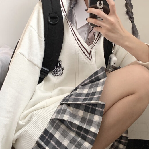 Aoyan Lai Xingxing Holds the Moon Muchuan Spring and Autumn V-neck Sweater Women JK Uniform DK Academy Style Couple Pullover Knit Sweater Long Sleeve White Men's S