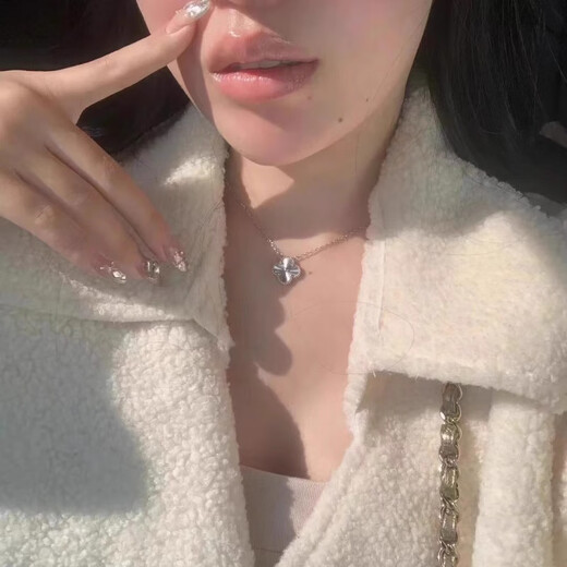 Fat Donglai same style 18K gold four-leaf clover pendant necklace for women Au750 rose gold laser Chinese Valentine's Day gift for women 18K rose gold four-leaf clover necklace