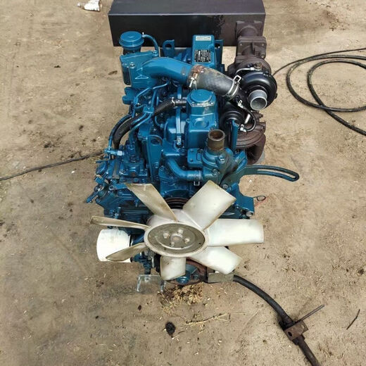 Kubota V2403 V2203 D1105 D902 D782 Moteur diesel importé 488 688 Four cylindre et accessoires