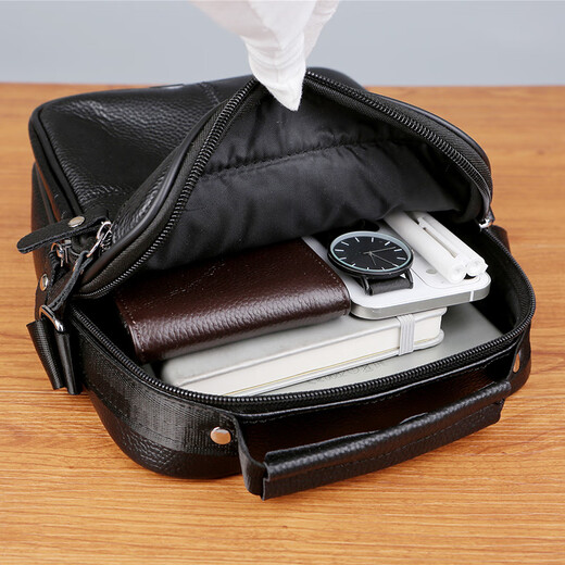 Coole Känguroo -Umhängetasche Herrenleder vertikaler Business Crossbody -Tasche für Männer lässig Cowhide Outdoor neuer Stil tragbarer Rucksack Trend Black 719