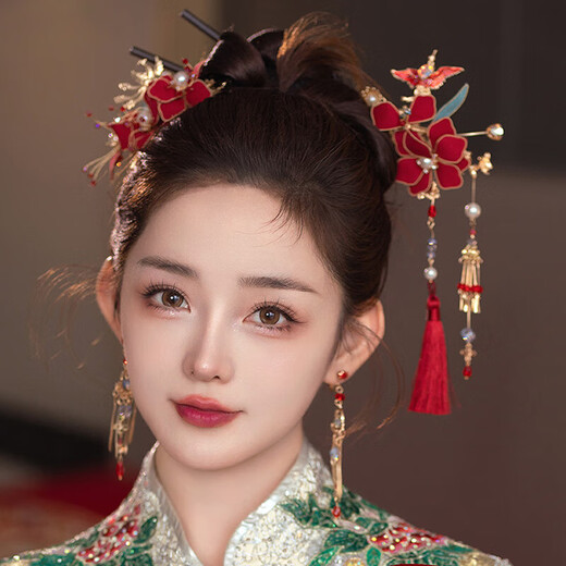 Ancient bridal Xiuhe headdress, golden phoenix crown, Chinese style wedding costume, tassel hair accessories, showy face, small Xiuhe clothing accessories, elegant romantic Xiuhe clothing and hair accessories set, ear clip style