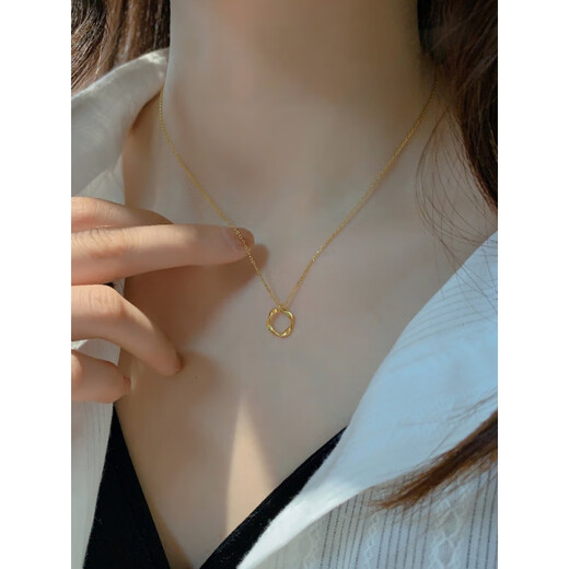 Putino plated .18.k gold. Necklace 2024 new style light luxury niche clavicle chain female style does not fade autumn and winter Möbius ring necklace. plated 1.8k gold