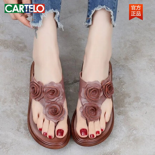 卡帝乐鳄鱼（CARTELO）坡跟2025年新款外穿夏季民族风女拖鞋妈妈人字凉拖软底 卡其色 40