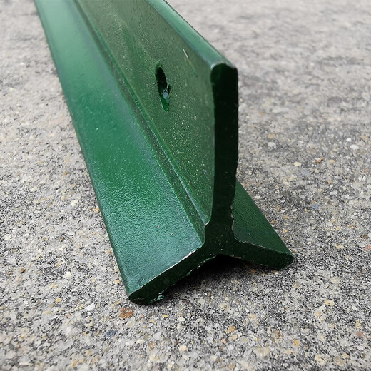 Factory direct sales triangular iron solid column barbed wire fence pole anti-rust climbing pergola Y-shaped cast iron pointed column support 2.0 meters high Y-shaped thickened enough meters about 3.4 Jin Jin is equal to 0.5 kilograms