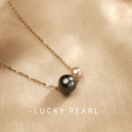 I am lucky enough to have the Tahitian black pearl pendant sea water small light bulb 18K double beads Passepartout transfer necklace young and simple women black beads 8-9mm/white beads 6-6.5mm/18k gold chain
