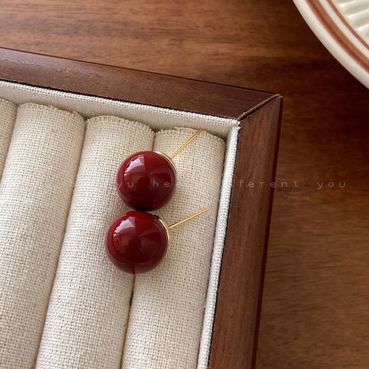 Hong Kong style wine red sugar bean pearl earrings for women new 2024 earrings niche design ear jewelry 10mm red bean mosquito coil ear clip