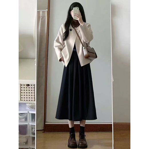 La nouvelle robe de style de parfum 2025 d'Oudihui pour les femmes en automne et en hiver avec un ensemble complet de combinaisons dramatiques coréennes haut de gamme pour les jupes féminines, le manteau abricot + base brun + jupe brune 2xl [suggéré 130-145jin [Jin est égal à 0,5 kg]]]