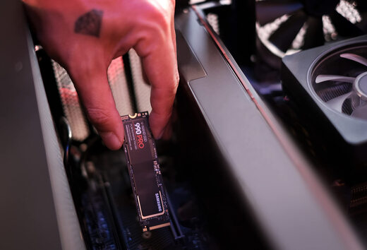 Samsung (SAMSUNG) Samsung 990 PRO M.2 solid state drive 4TB PCIe4.0 NVMe SSD reading speed 7450MB/s MZ-V9P4T0B/AM