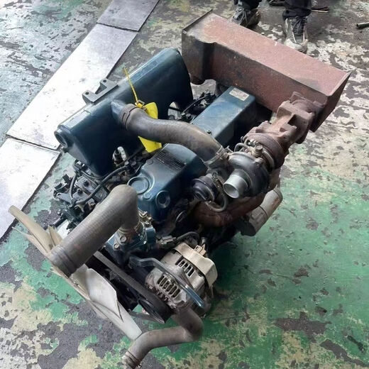 Kubota V2403 V2203 D1105 D902 D782 Moteur diesel importé 488 688 Four cylindre et accessoires