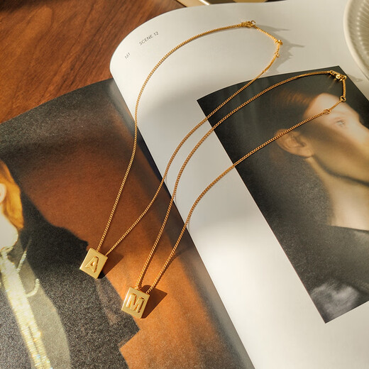 DL 1998 Fat Donglai same style 18k gold plated pendant European and American 26 letter necklace lisa same style square small sweater chain lock letter Z