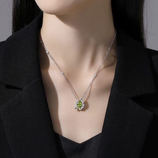 Muye Zhang Bichen's same style natural colored treasure 925 silver peridot gemstone necklace firefly necklace original design firefly necklace