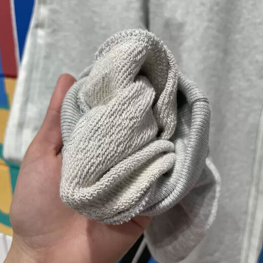 Adidas Pants Femeninos de otoño e invierno Nuevos pantalones deportivos Pantalones de chándal sueltos de primer plano It9856 Finamiento interno gris M