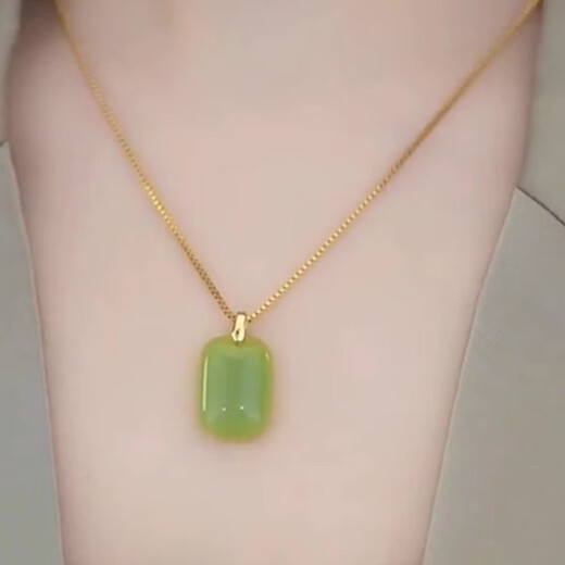 Ping An Wu Shi brand emerald green necklace 2024 new trendy temperament versatile high-end clavicle chain fashionable and exquisite green pendant necklace