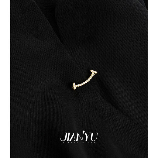 QUAMER gold store model Jian Yu summer exquisite healing smile collar anti-exposure brooch buckle design niche western style inlaid-small size-gold