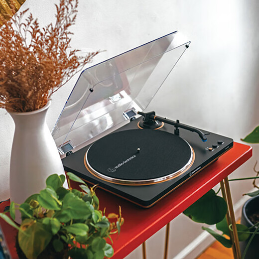 Audio-Technica AT-LP70X vinyl record player, fully automatic belt drive, dual speed record player, retro gramophone, record player, professional audio LP70XBT+Marshall STANMOREIII set