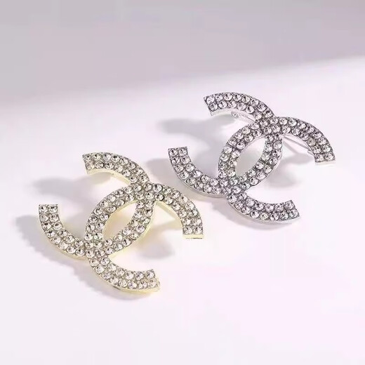 Pu Lian brooch, fragrant style, high-end fashion and luxury temperament, new corsage brooch, light luxury sweater coat, high-end suit accessories, Xiaoxiang C brooch, golden length, about 5.5cm