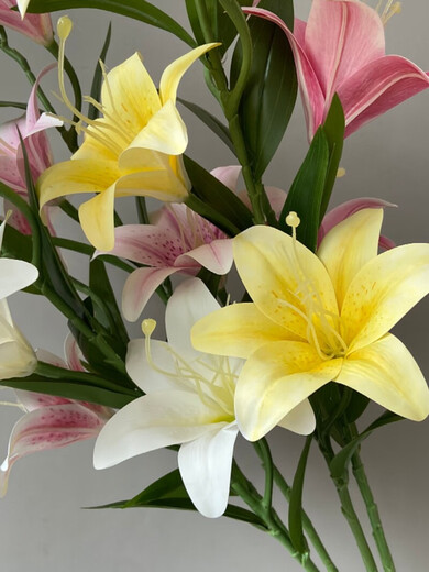 Runlei artificial flower lily artificial flower living room plastic bouquet floor decoration silk flower wedding flower arrangement interior decoration decoration plastic touch large lily-purple