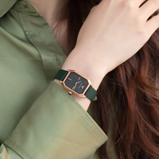 
Armani [National Joint Protection] Temperamental Fashionable Small Green Watch Square Quartz Female Expression Valentine's Day Birthday Gift for Girlfriend [Authoritative Quality Inspection] Peacock Green Watch AR11149