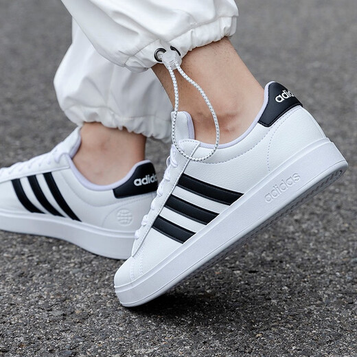 阿迪达斯 （adidas）男鞋2025新款夏季男士经典款时尚小白鞋滑板鞋透气运动鞋休闲鞋 白色黑GW9195 36