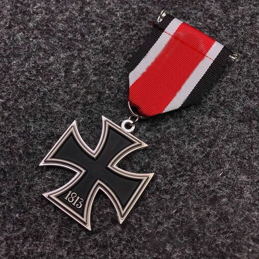 Retro Iron Cross Medal COS German Badge Brooch Metal Pendant Trend Iron Cross Red Simple Dress